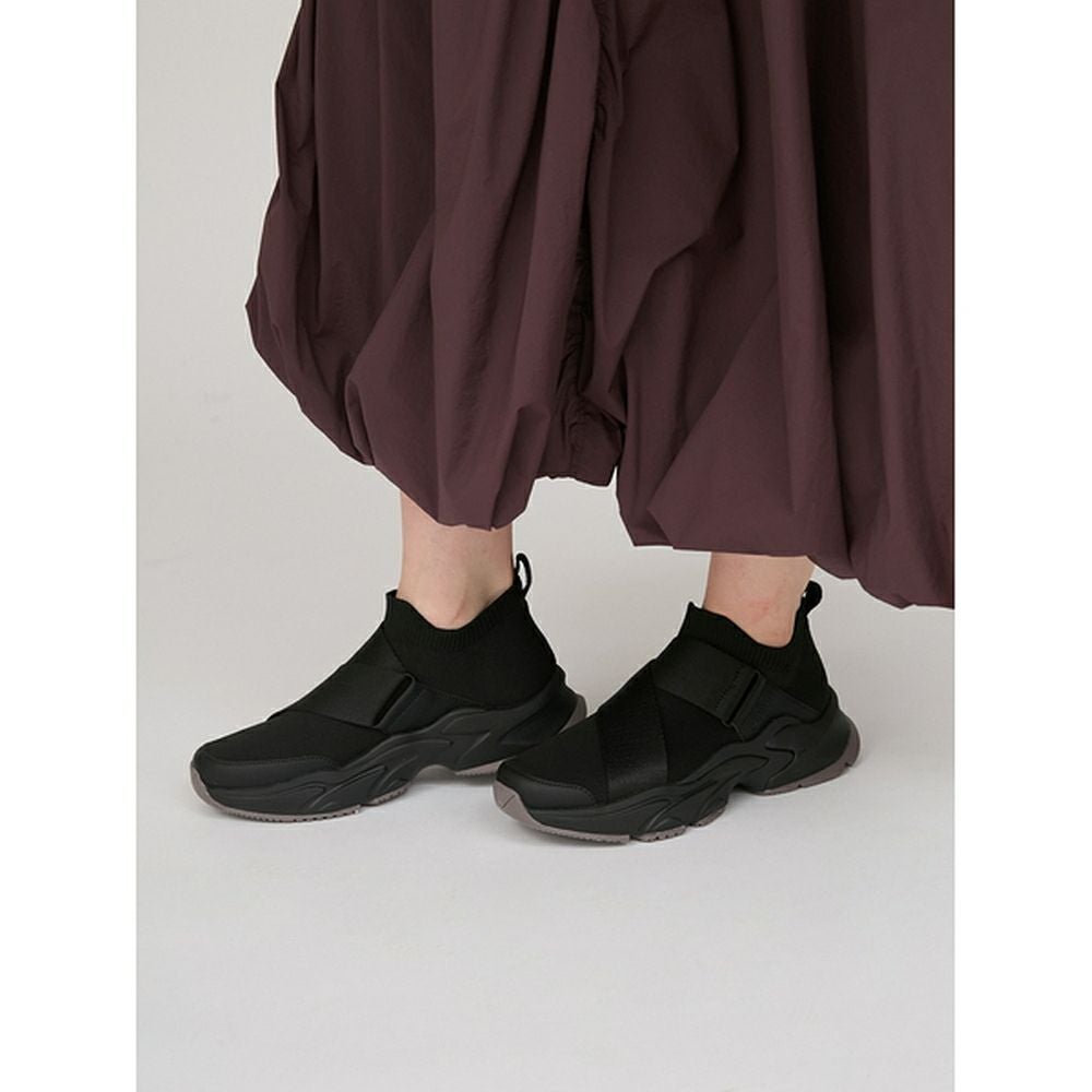 りりぃ emmi バルーンアームプルオーバー OUTLET】【emmi（エミ）】ナイロンバルーンワンピース｜LITHEE YOGA