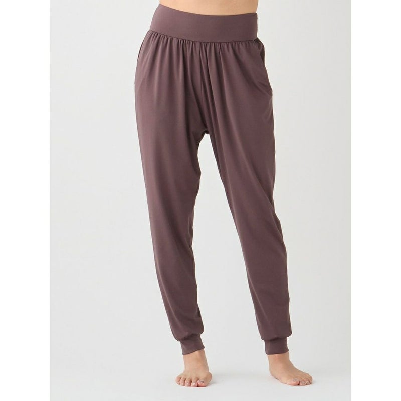 グレイッシュブラウン